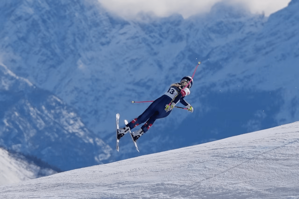 Lindsey Vonn crashes on the hill