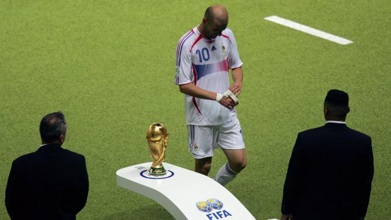 Zidane walks off after red card in 2006 World Cup final