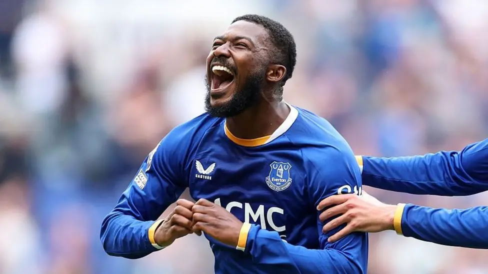 Report: Maitland-Niles Stunner Rescues Everton as Manchester United Surrender Lead Twice Report: Maitland-Niles Stunner Rescues Everton as Manchester United Surrender Lead Twice